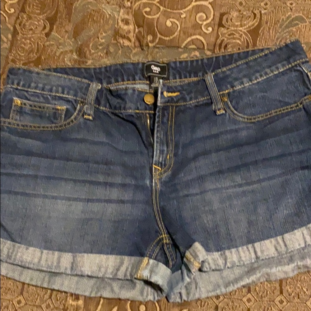 GAP shorts